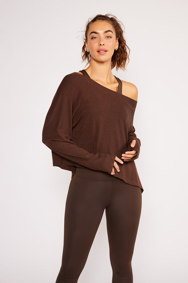 Cream Yoga - Fare off-shoulder long-sleeve top chocolate