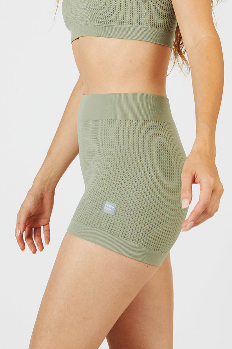 Lynn seamless thermal shorts faded olive